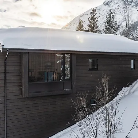 Nyork Chalet, *